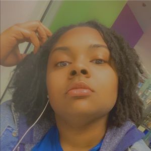 Meet your Posher, Dominique